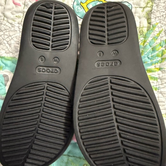 CROCS Glittery Black Flip Flops - Picture 2 of 3